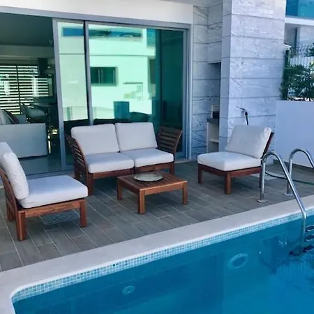 Meluna Villa
